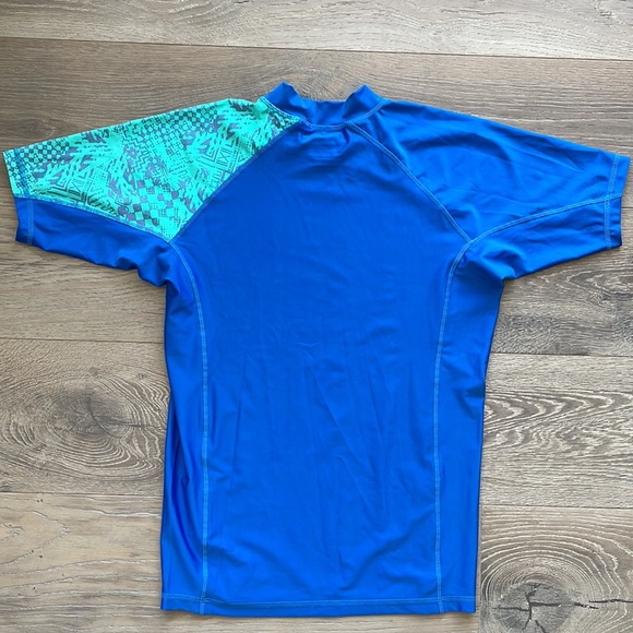 NWOT Rash Guard-M - Picture 3 of 5